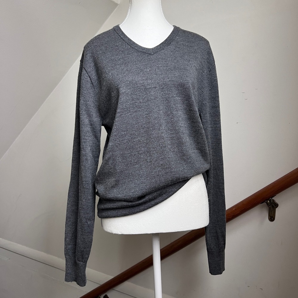 J.Crew 100% Merino Wool V-Neck Sweater Gray Minimalist Size‎ Medium - Picture 4 of 9